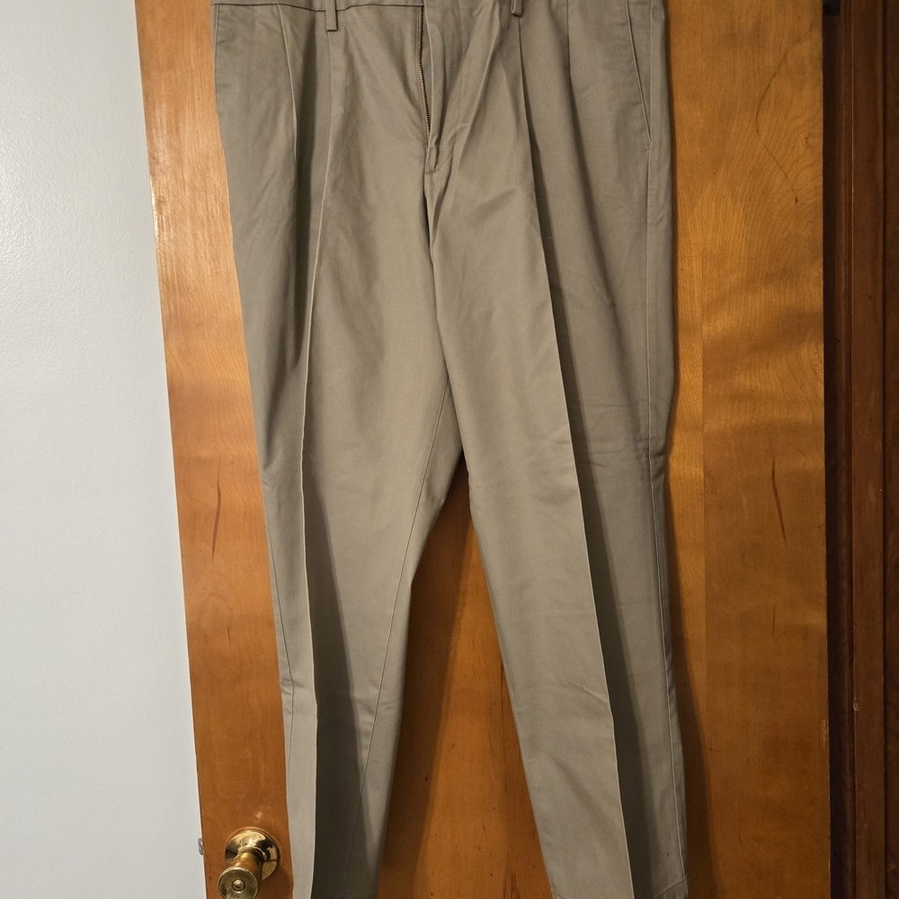 NWT Dockers Best Pressed Classic Fit Gray Pleated Pants Size 38 X 30